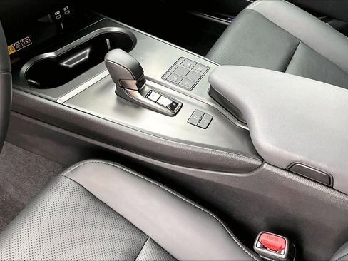 Used 2025 Lexus UX 300h FWD image 17