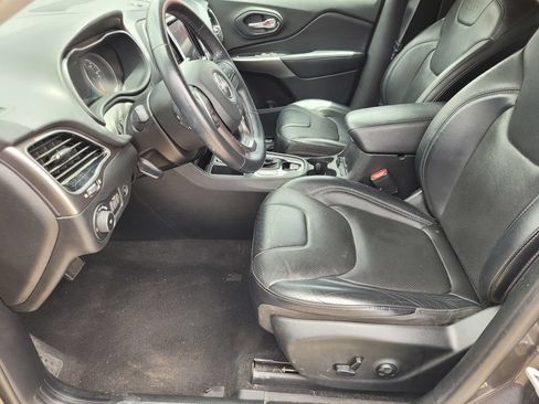 Used 2019 Jeep Cherokee Limited w/ Luxury Group FWD image 20