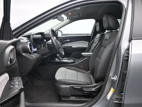 Used 2025 Chevrolet Trax LT w/ LT Convenience Package FWD image 20