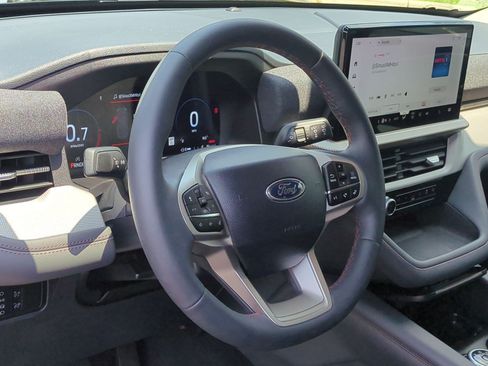 Used 2025 Ford Explorer Active RWD image 18