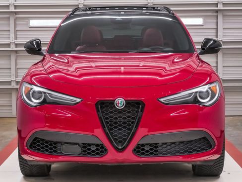Used 2022 Alfa Romeo Stelvio Veloce AWD/4WD image 4