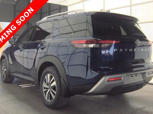 Used 2024 Nissan Pathfinder SL image 4