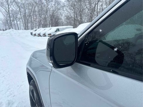 Used 2022 Jeep Grand Cherokee L Limited image 27