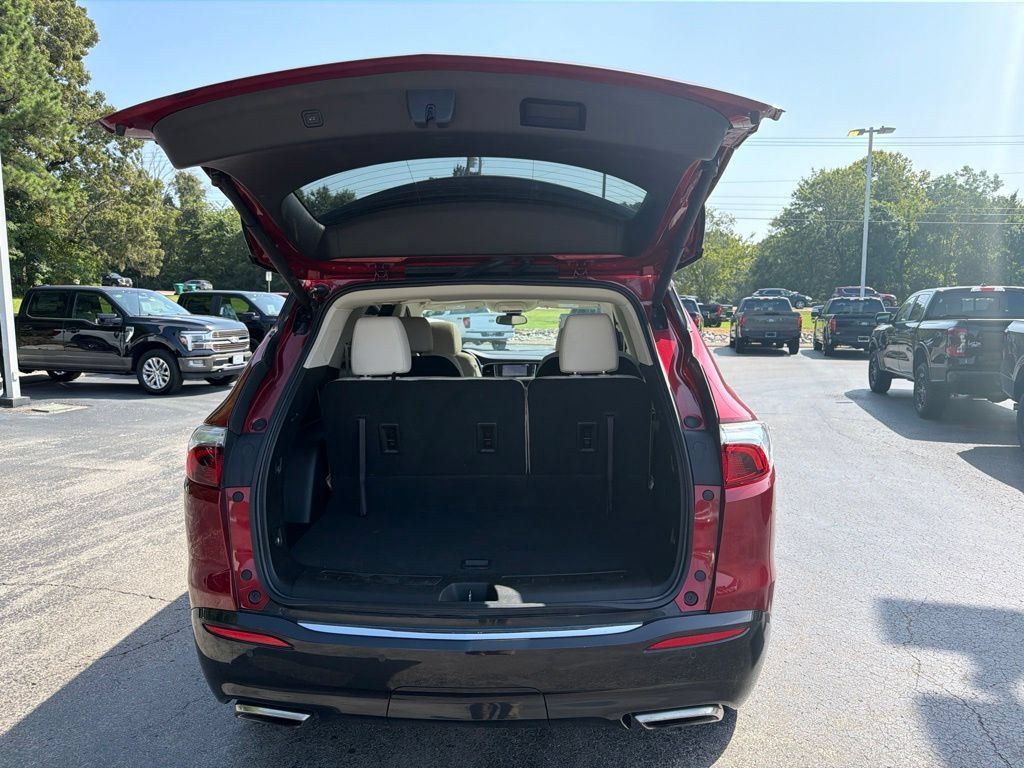 Used 2023 Buick Enclave Essence w/ Experience Buick Package FWD image 9