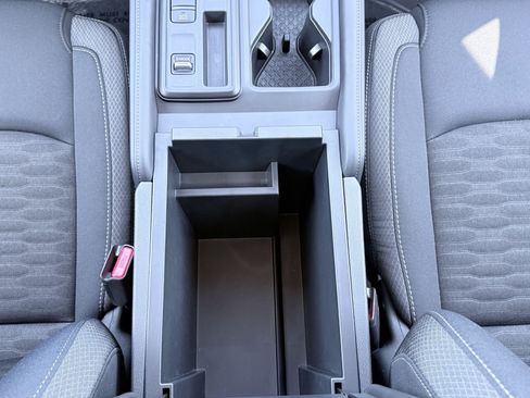 Used 2025 Nissan Pathfinder S FWD image 61