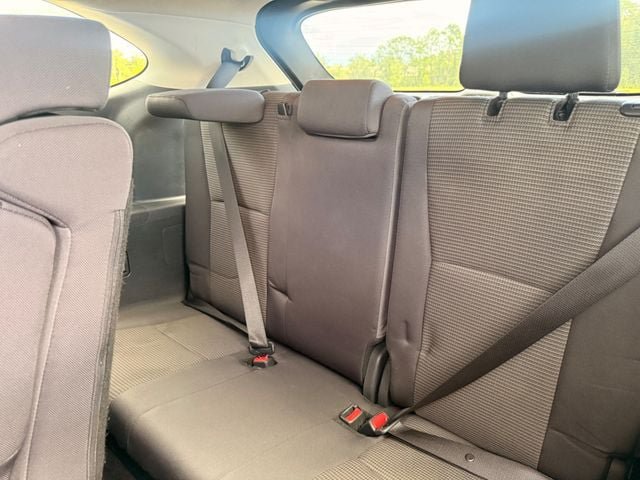 Used 2025 Toyota Highlander LE FWD image 13