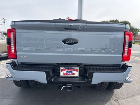 Used 2025 Ford F450 Lariat w/ FX4 Off-Road Package image 4