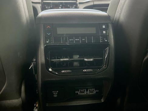 Used 2023 Jeep Grand Cherokee L Limited AWD/4WD image 27