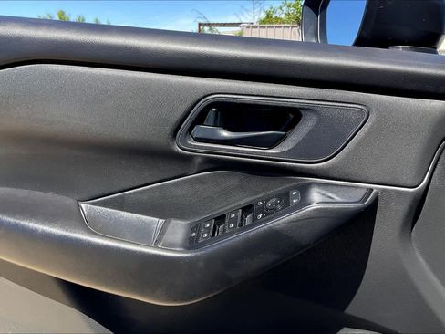 Used 2024 Nissan Rogue S image 34