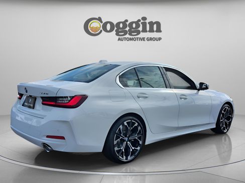 Certified 2025 BMW 330i Sedan w/ Premium Package image 5