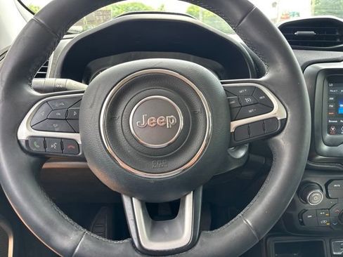 Used 2018 Jeep Renegade Latitude FWD image 20