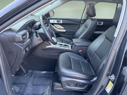 Used 2024 Ford Explorer Limited w/ Limited Technology Package AWD/4WD image 3