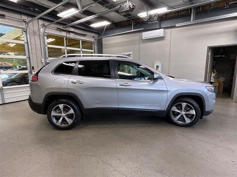 Used 2020 Jeep Cherokee Limited FWD image 6