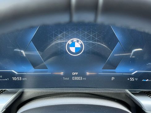 Used 2025 BMW 760i xDrive w/ Premium Package image 25