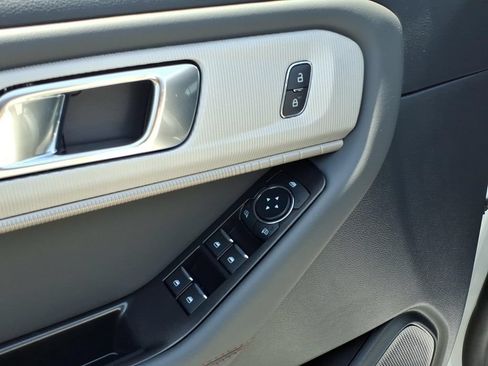 New 2026 Ford Explorer Active w/ Active Comfort Package AWD/4WD image 16