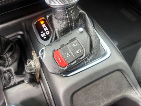 Used 2025 Jeep Wrangler Unlimited Sahara AWD/4WD image 25