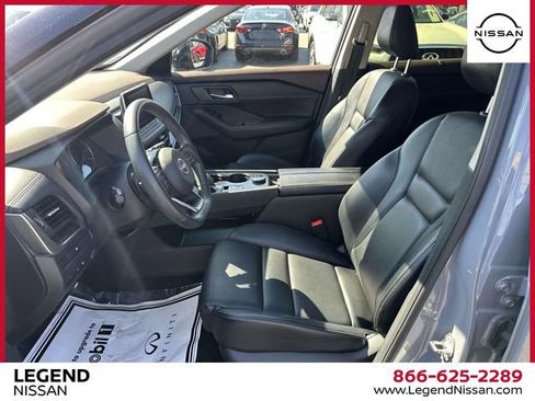 Used 2023 Nissan Rogue SV w/ SV Premium B Package image 15