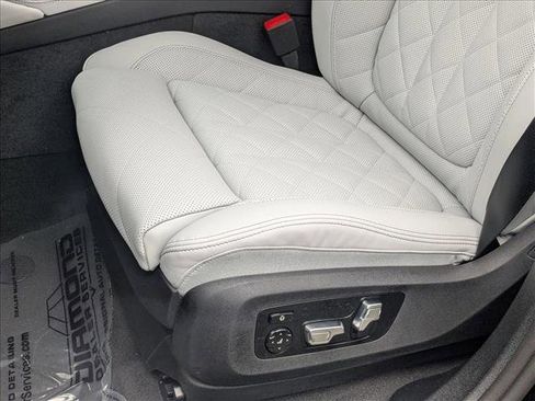 New 2026 BMW X6 xDrive40i w/ Climate Comfort Package image 4