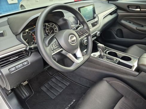 Used 2024 Nissan Altima 2.5 SV FWD image 16