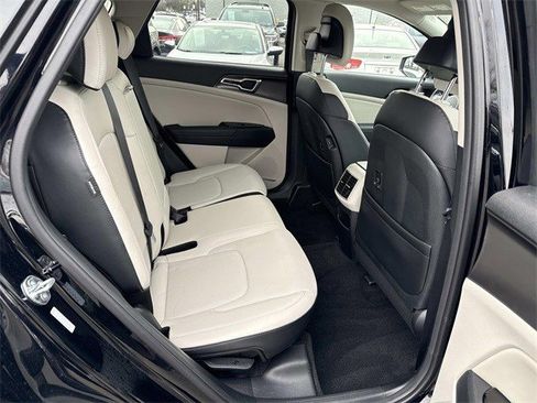 Used 2025 Kia Sportage EX image 11