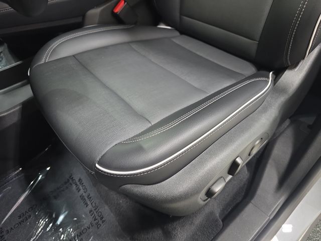 Used 2025 Buick Enclave Preferred AWD/4WD image 26