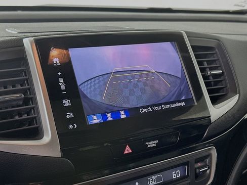 Certified 2018 Honda Pilot Touring image 23