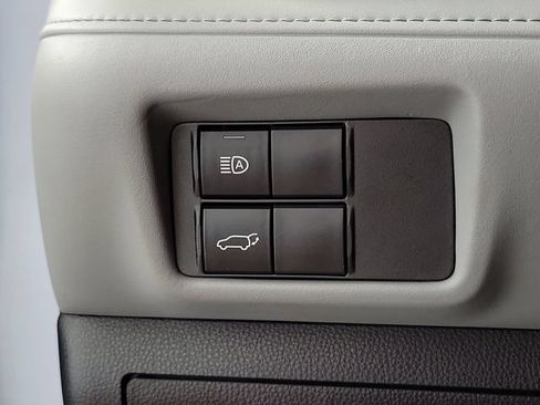 Used 2022 Toyota Highlander LE FWD image 23
