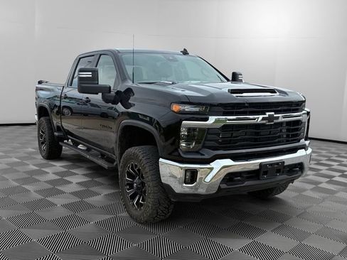 Used 2025 Chevrolet Silverado 3500 LT AWD/4WD image 7