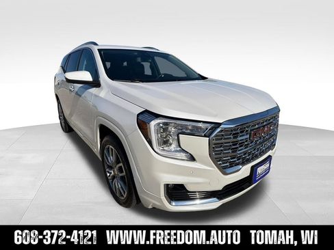 Used 2024 GMC Terrain Denali w/ Denali Premium Package AWD/4WD image 7