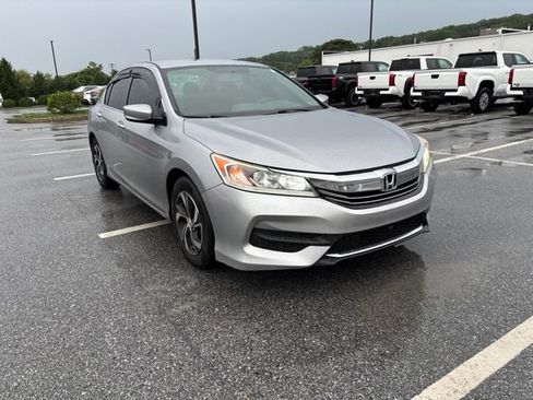 Used 2017 Honda Accord LX image 3