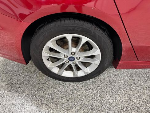 Used 2020 Ford Fusion SE FWD image 8