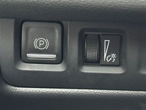 Certified 2025 Cadillac XT4 Premium Luxury image 30