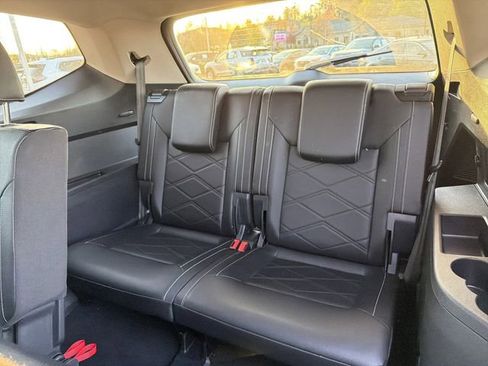 Used 2025 Volkswagen Atlas SE image 12