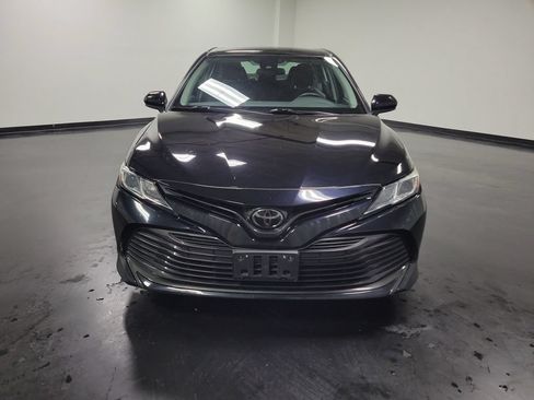 Used 2019 Toyota Camry LE FWD image 2