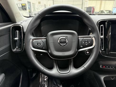 Used 2022 Volvo XC40 T5 Momentum AWD/4WD image 22