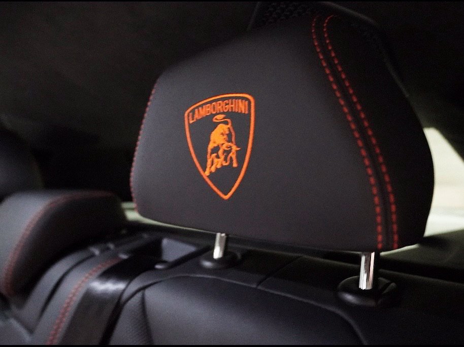 Used 2025 Lamborghini Urus SE AWD/4WD image 19