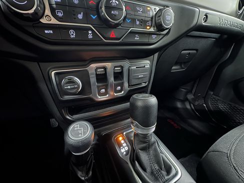 Used 2022 Jeep Wrangler Sport AWD/4WD image 32