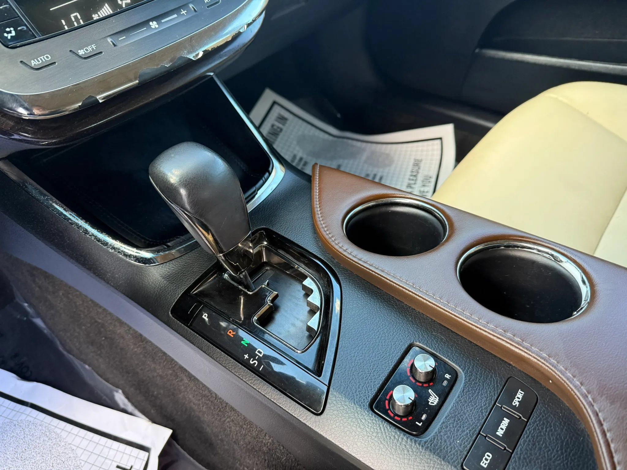 Used 2013 Toyota Avalon XLE Touring FWD image 18