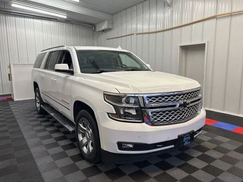 Used 2017 Chevrolet Suburban LT w/ LT Signature Package AWD/4WD image 2