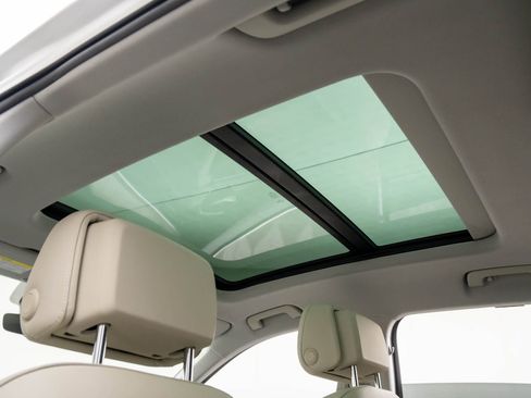 Used 2019 Audi e-tron Prestige w/ Prestige Package image 19