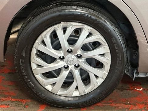 Used 2018 Toyota Corolla LE FWD image 31