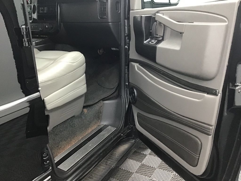 Used 2020 Chevrolet Express 2500 w/ Enhanced Convenience Package RWD image 39