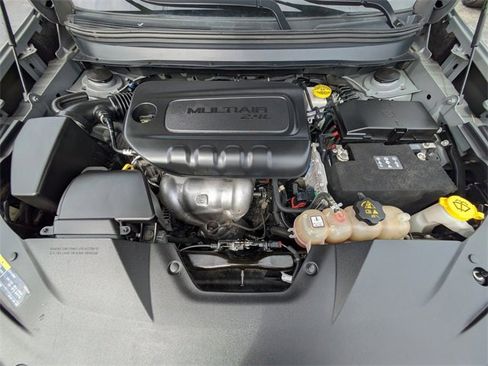 Used 2019 Jeep Cherokee Latitude Plus w/ Cold Weather Group image 13