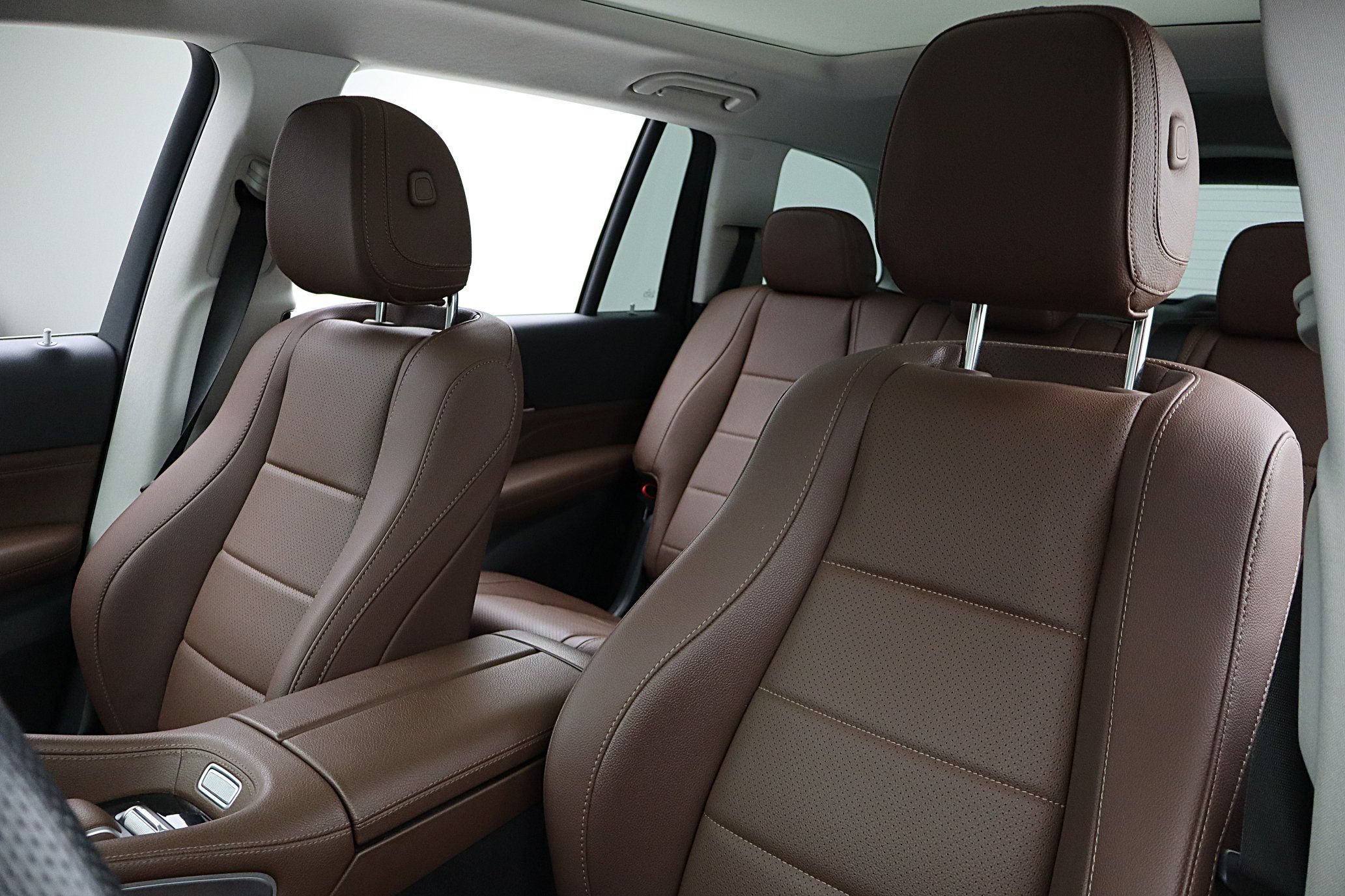 Used 2024 Mercedes-Benz GLS 450 4MATIC image 25