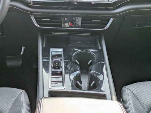 Used 2024 Volkswagen Atlas Cross Sport SE w/ Black Wheel Package FWD image 20