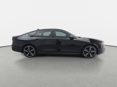 Used 2025 Honda Accord Sport image 2