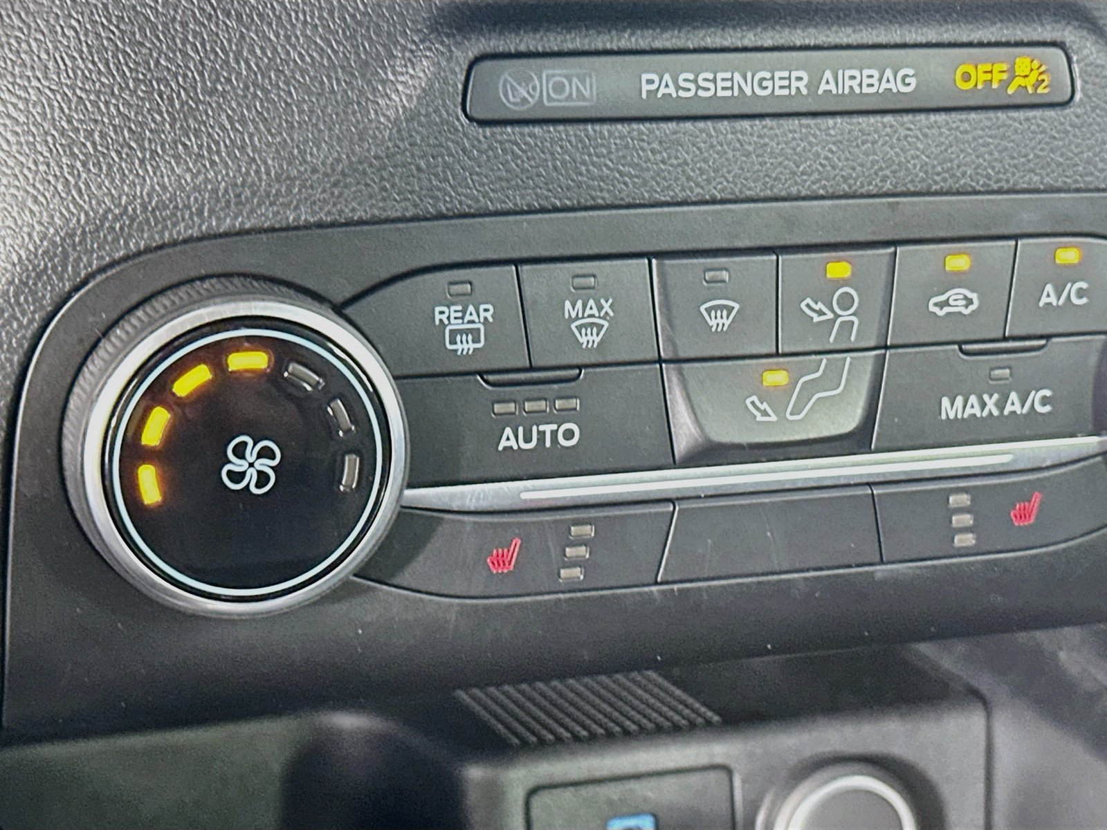 Used 2020 Ford Escape SE FWD image 19