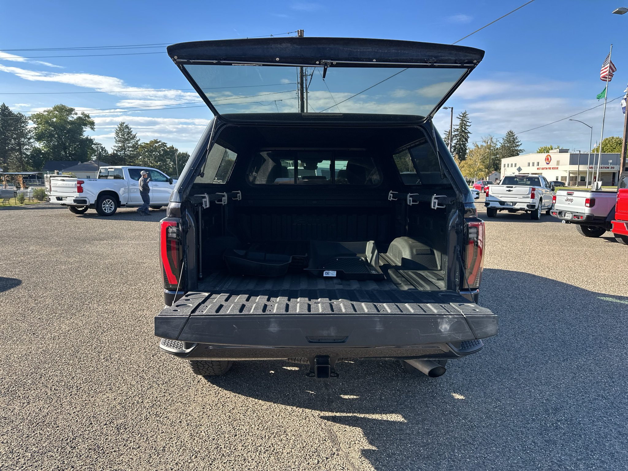 Used 2024 GMC Sierra 2500 AT4 w/ AT4 Premium Plus Package AWD/4WD image 15