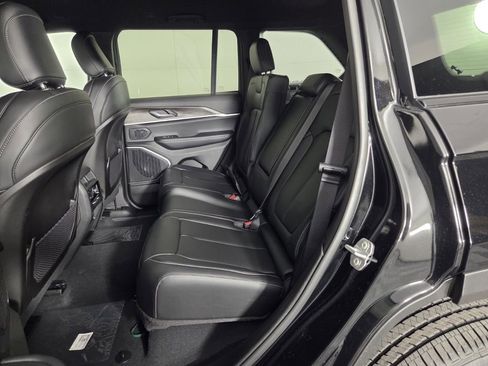 New 2026 Jeep Grand Cherokee Limited RWD image 18