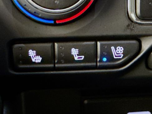 Used 2024 Chevrolet Suburban Premier image 21